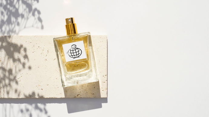 Fragrance World: Die Kunst der Parfümerie neu erfunden durch ikonische Düfte
